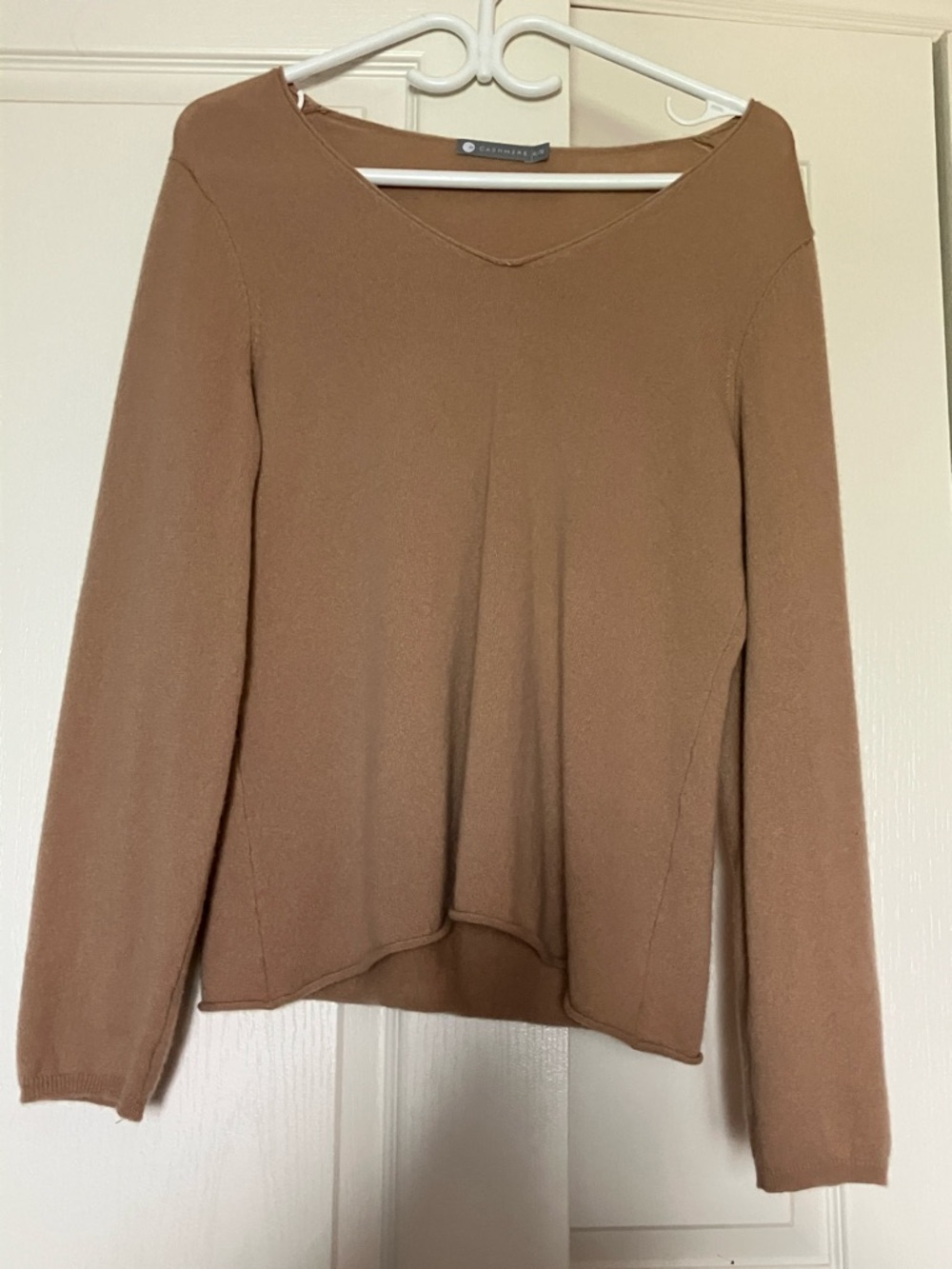 InCashmere V-Neck Cashmere Sweater in Taupe/Brown